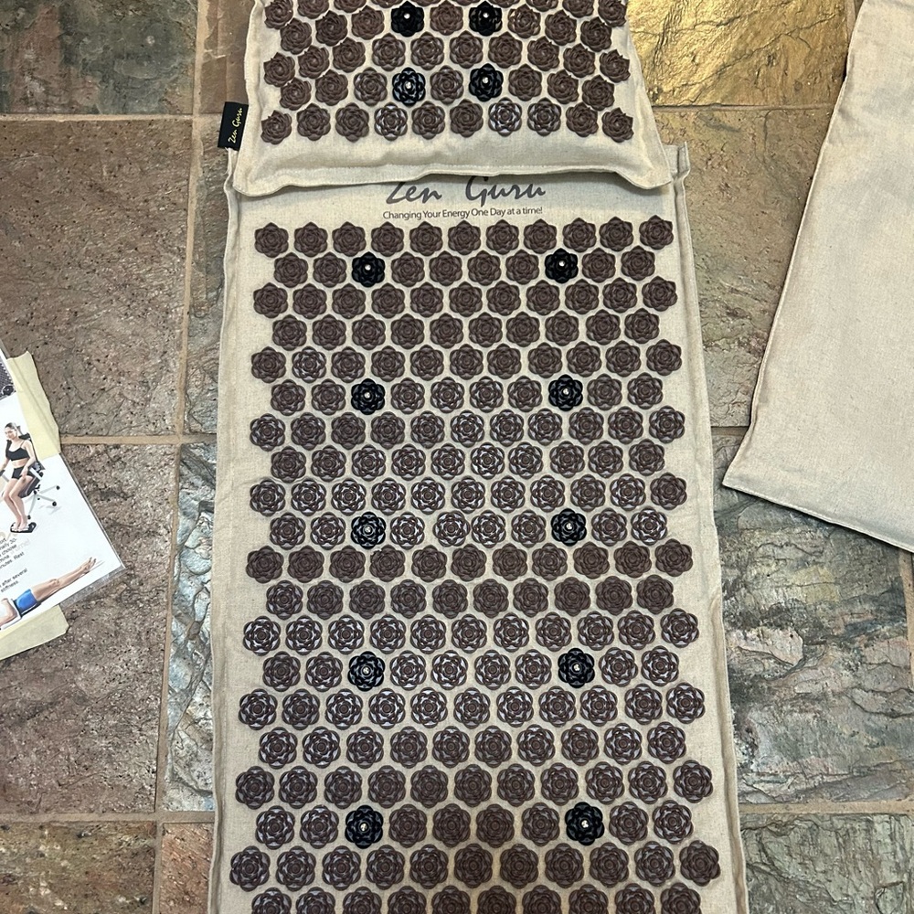 Acupressure Mat and Pillow Set - Beige with Brown Spikes